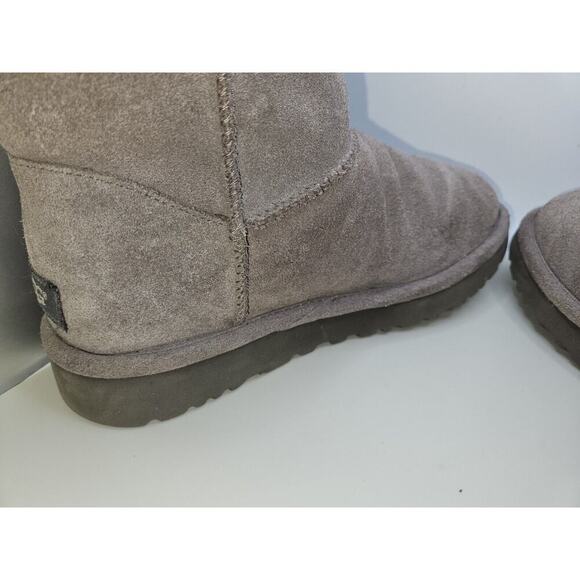 Women's UGG Constantine (1018629) Gray Suede Boots Size 8 EU 39 - Picture 11 of 16